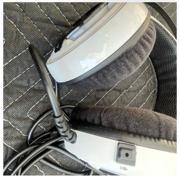 Over-Ear Gaming Headphones - Black and Silver PS4/PS5 Compatible - Picture 6 of 8